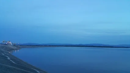 Wał wzdłuż Jeziora Nyskiego